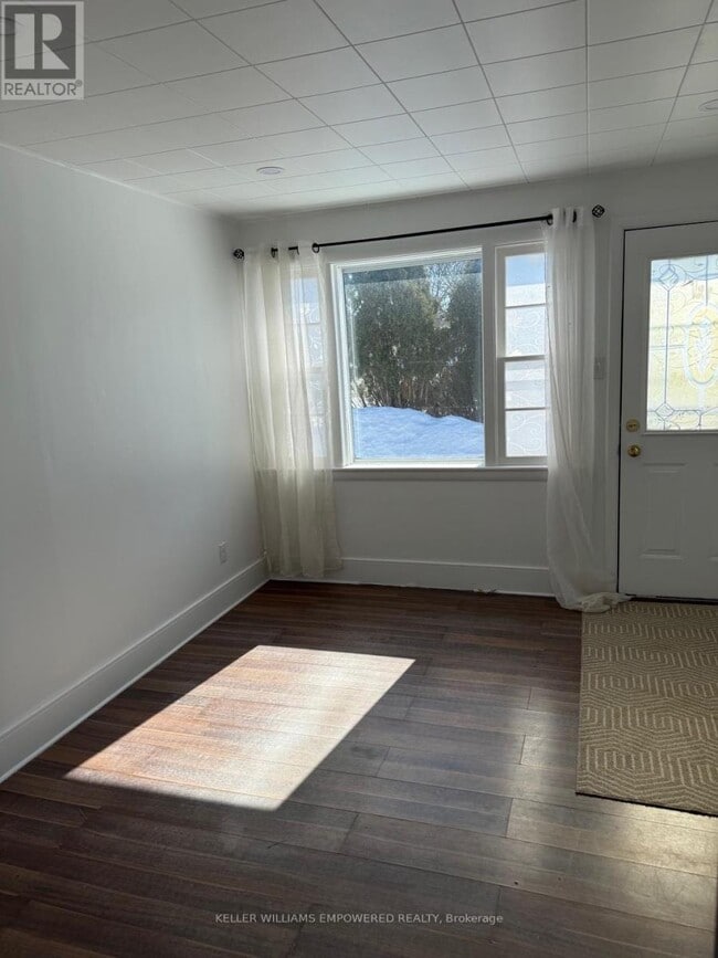 Building Photo - 328 Little Ave