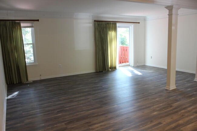 Building Photo - 11724 Lone Tree Ct