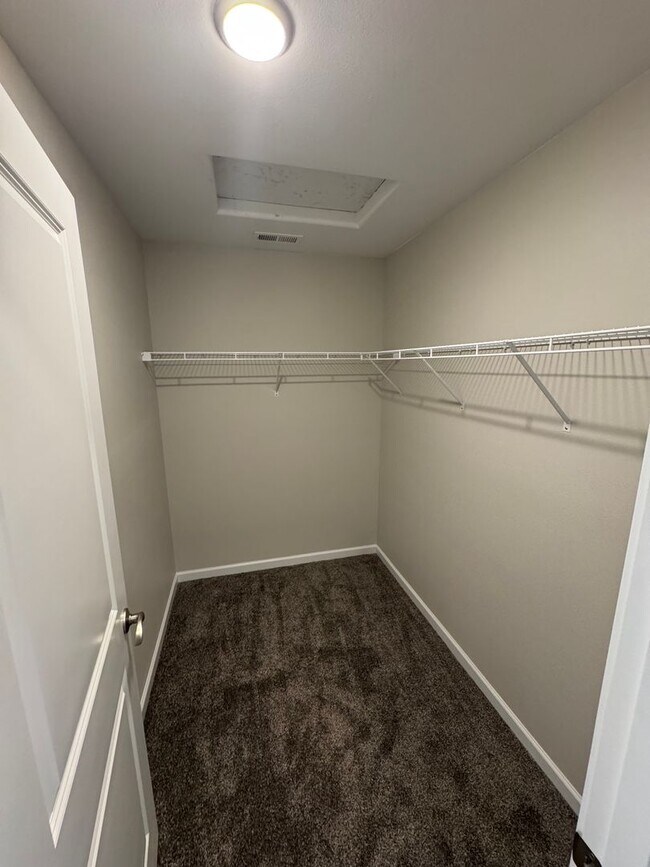 Foto del edificio - Brand New 3 Bed / 2.5 Bath Duplex! $250 Am...