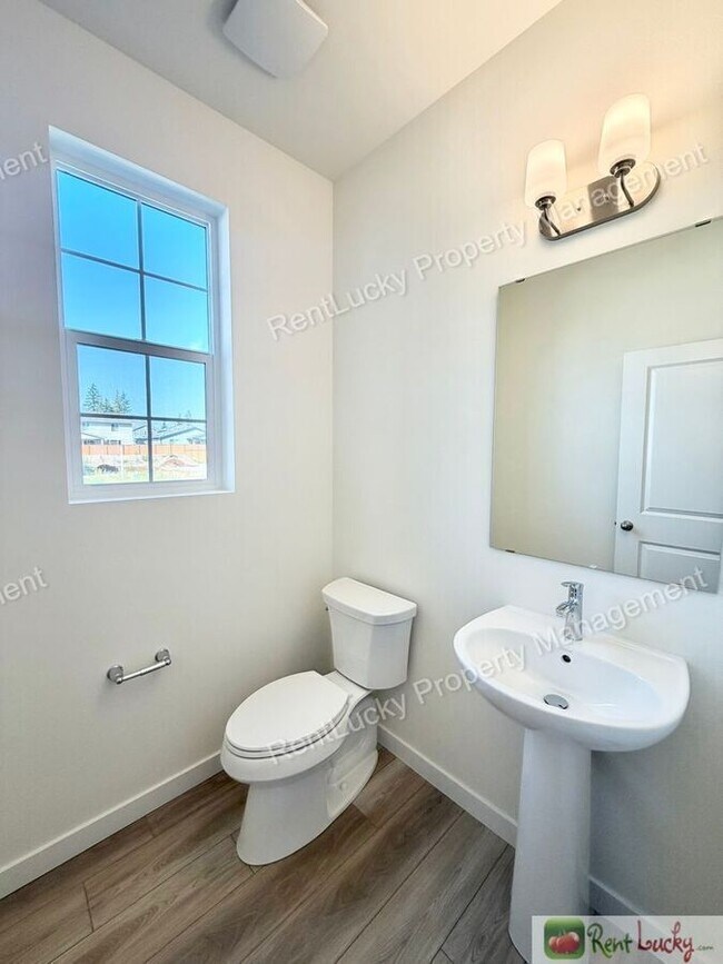 Building Photo - 17056 127th St E