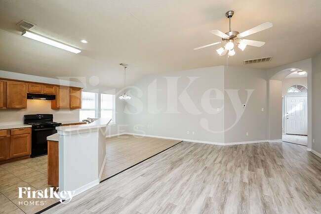 Foto del edificio - 4531 Bridgevillage Dr