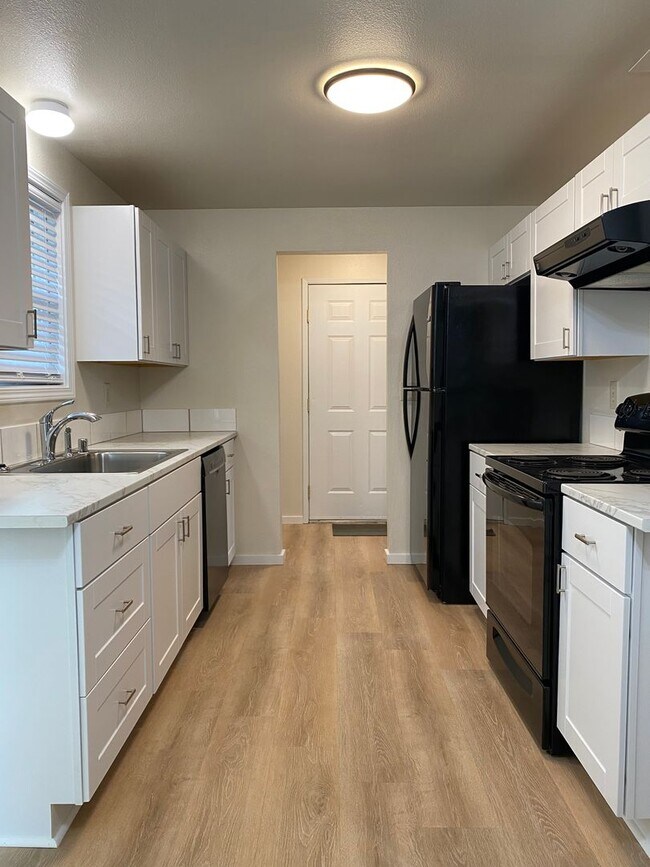 Building Photo - Charming 3 Bedroom 1 Bath Updated Home in ...