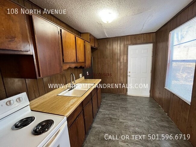 Building Photo - 108 North Ave