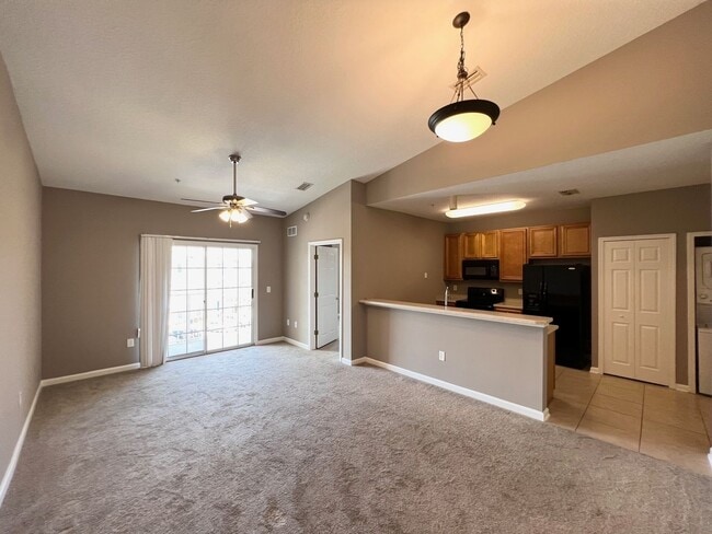 Building Photo - Charming 2-Bedroom Condo in Summer Key – S...