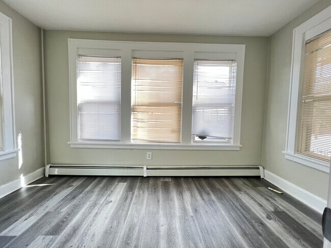 Building Photo - 126 Parker St