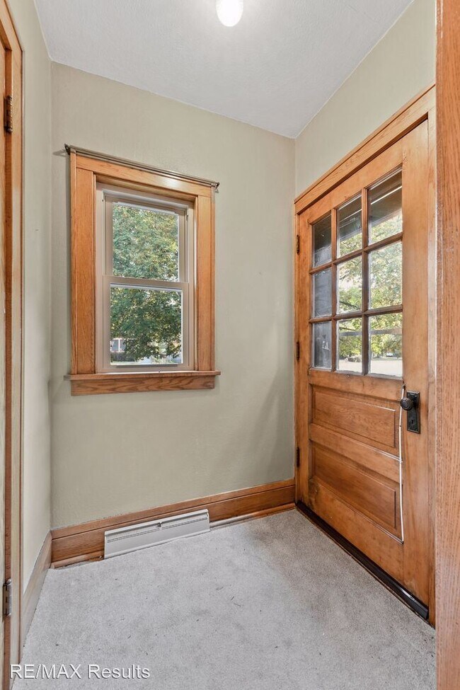 Building Photo - 5 br, 3 bath House - 700 Main Street