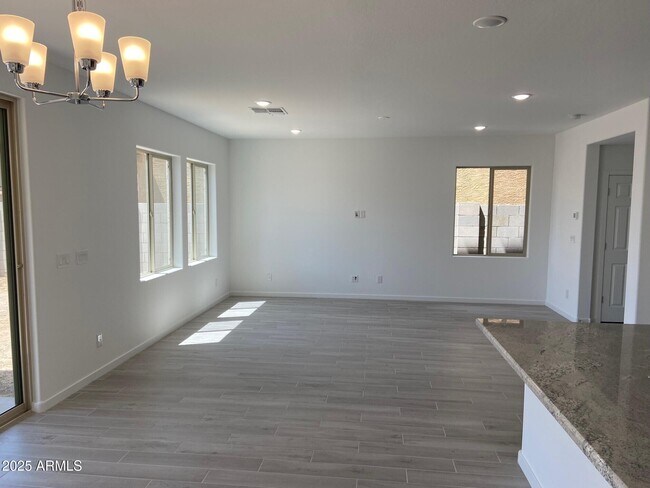 Foto del edificio - 2174 N Marketside Ave