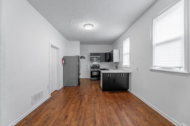 Foto del edificio - 8506 S Mackinaw Ave