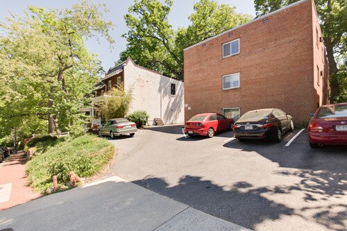 Foto del edificio - 3433 Mt Pleasant St NW