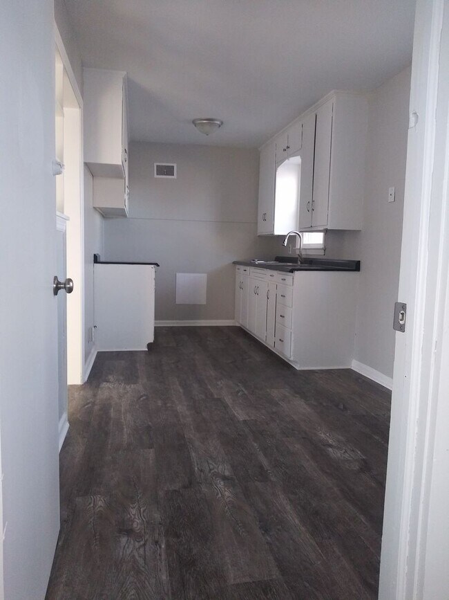 Foto del edificio - 3br 1bath ranch style home, single car gar...