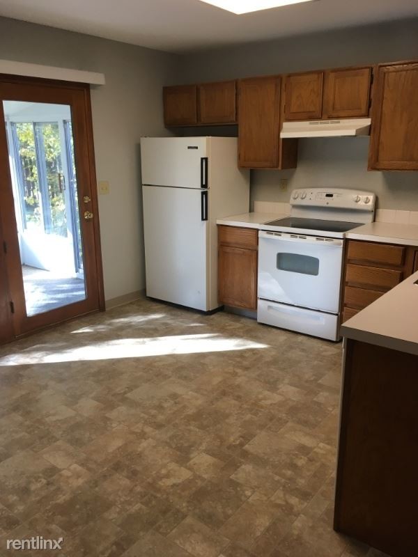 Building Photo - 3 br, 1.5 bath Townhome - 819 Sycamore St