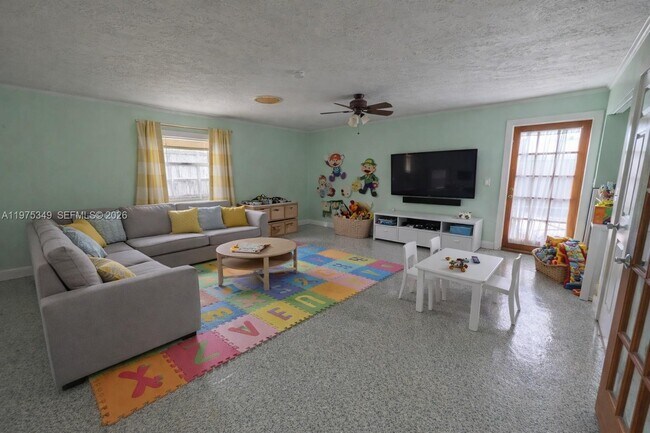 Foto del edificio - 8075 SE Palm St