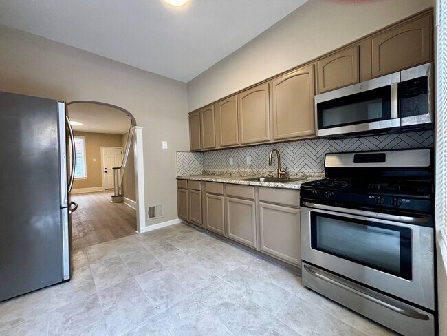 Foto del edificio - Beautiful rehabbed 3 bedroom Grays Ferry