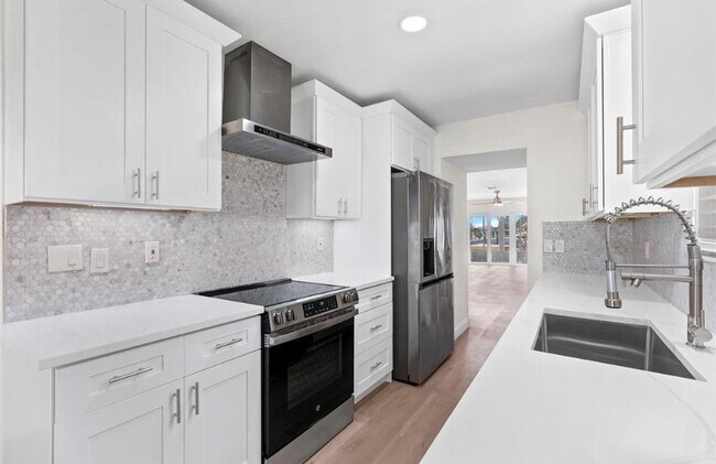 Foto del edificio - 4448 Marine Pkwy