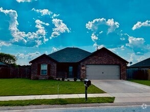 Building Photo - 509 White Oak St