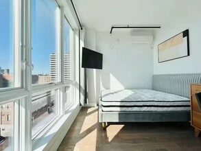 Building Photo - Furnished room/NOT APARTMENT