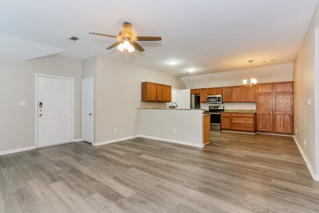 Building Photo - 825 Cruise St