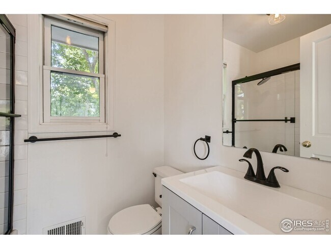 Foto del edificio - 448 Pearl St