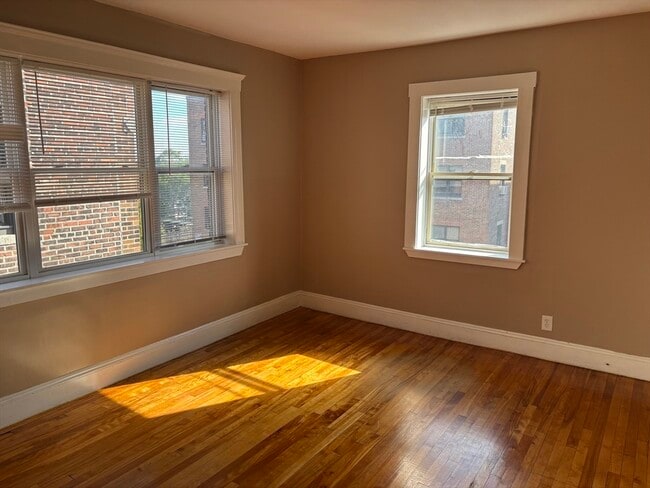 Building Photo - 473 Broadway