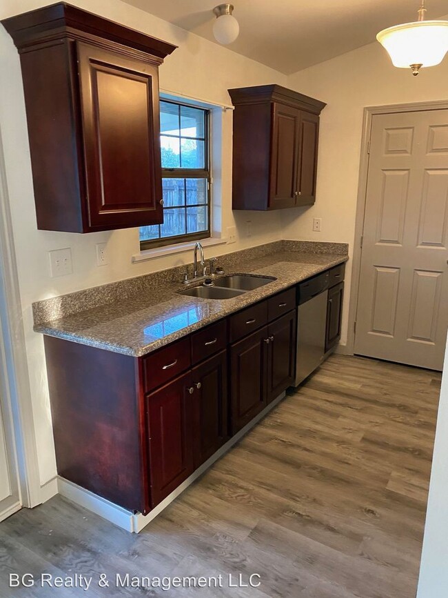Building Photo - 3 br, 2 bath House - 200 Titan Drive