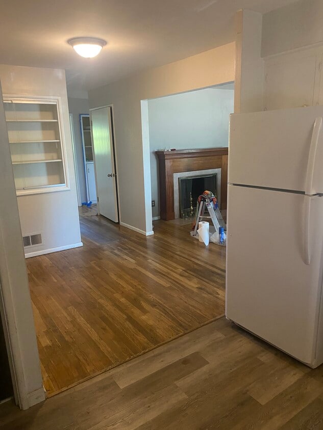 View of dining area and fireplace - 126 N Morgan St