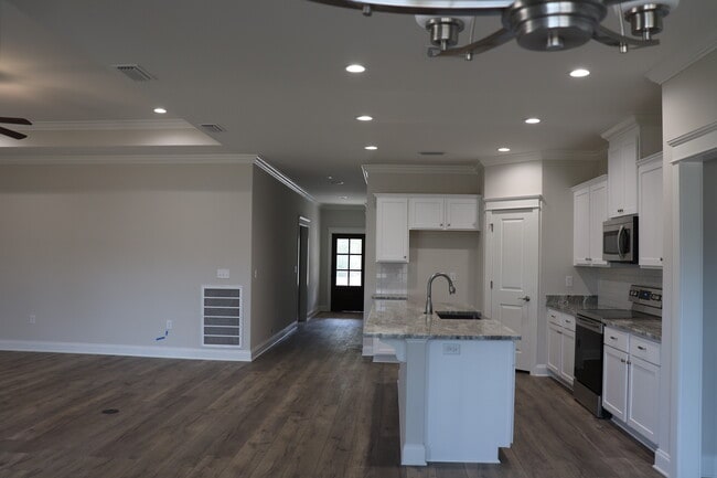 Entrada - 1716 Breckinridge Pl