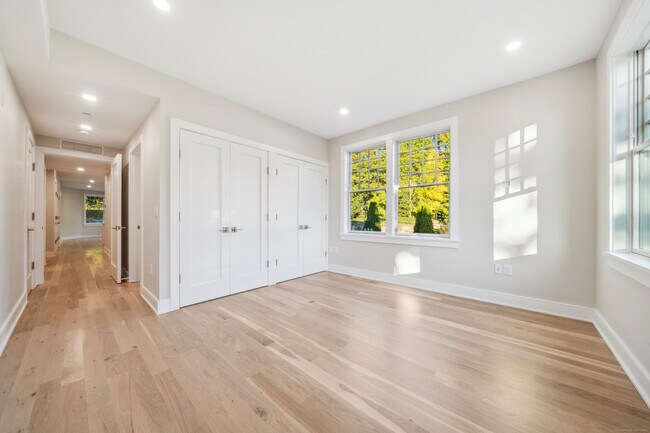 Building Photo - 8 Husted Ln