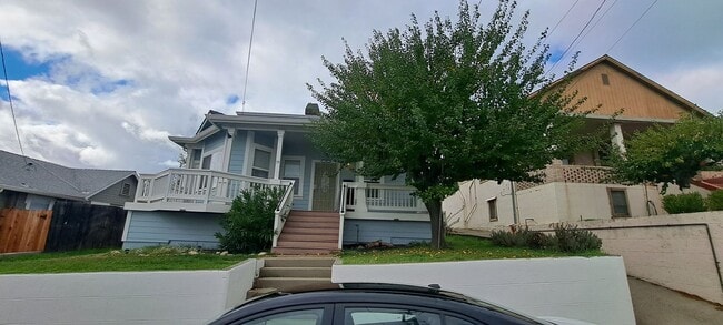 Foto del edificio - This Solid Build Home is Affordable & Spacious