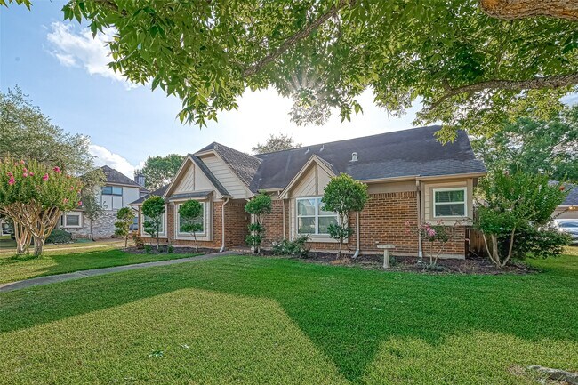 Foto del edificio - 2438 Hodges Bend Cir