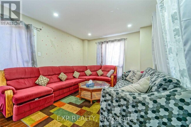 Building Photo - 7 Hollyhedge Ct