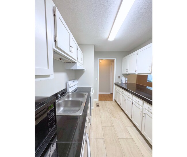 Foto del edificio - 8881 Millard Lee Ln