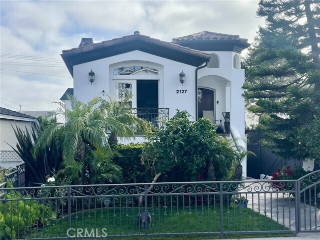 Primary Photo - 2127 Manhattan Ave
