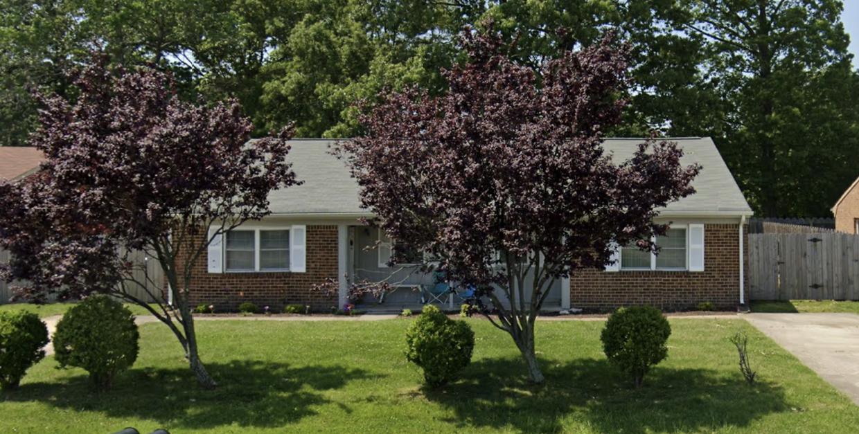 Foto principal - 6037 Old College Dr