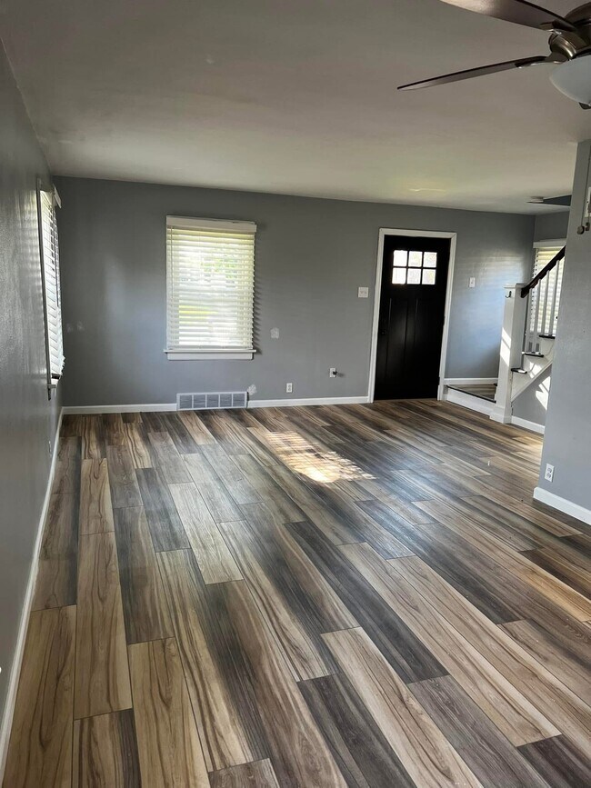 Foto del edificio - 102 Kenwood Ln