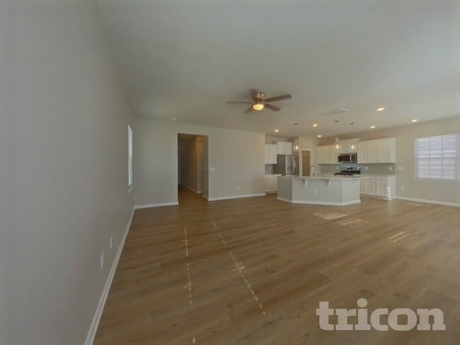 Building Photo - 5789 Oak Br Cir