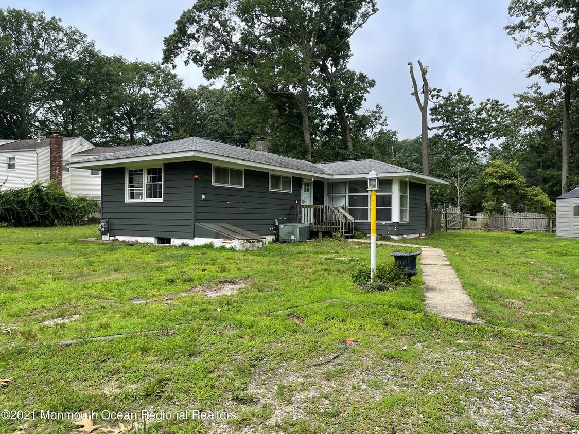 80 Larkin Pl, Oakhurst, NJ 07755 House Rental in Oakhurst, NJ