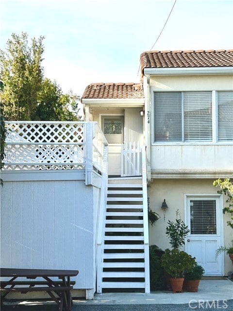 Building Photo - 274 Center St