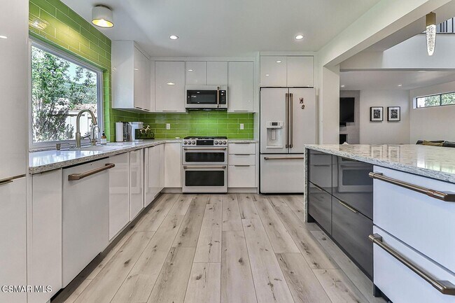 Foto del edificio - 643 Arroyo Oaks Dr