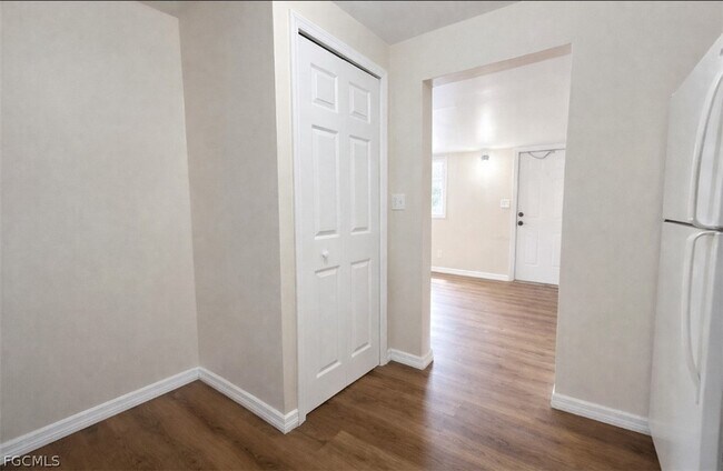 Foto del edificio - 719 Burdick Ave