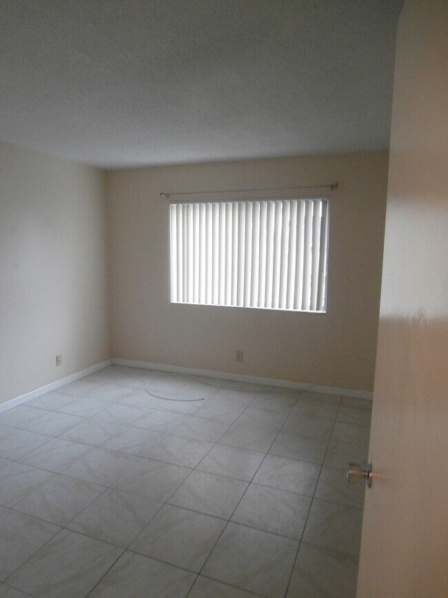 Foto del edificio - 525 S Broadway St