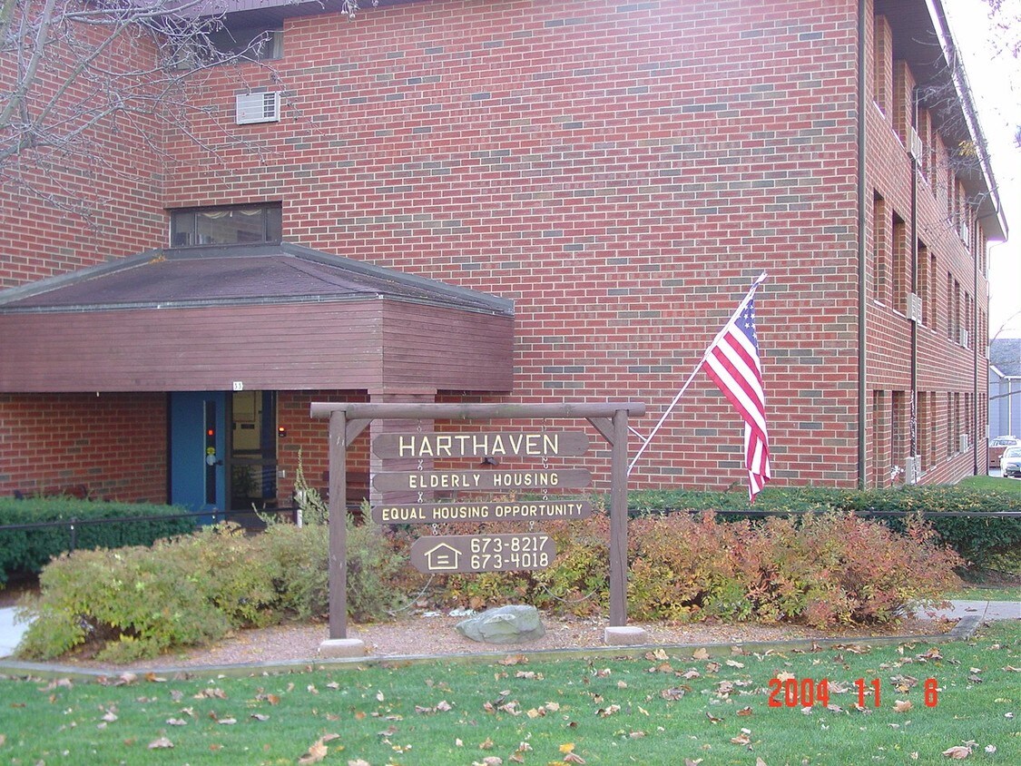 33 High Rd, Hartford, WI 53027 Apartments in Hartford, WI