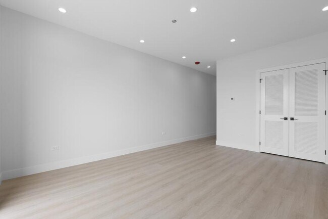 Building Photo - 1 bedroom in Chicago IL 60613