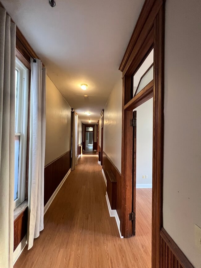 Building Photo - 202 Windsor Ave