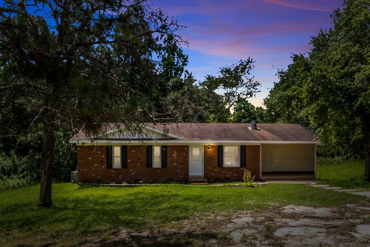 Primary Photo - Beautiful Three Bedroom Home!