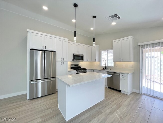 Foto del edificio - 8456 W Gilmore Ave