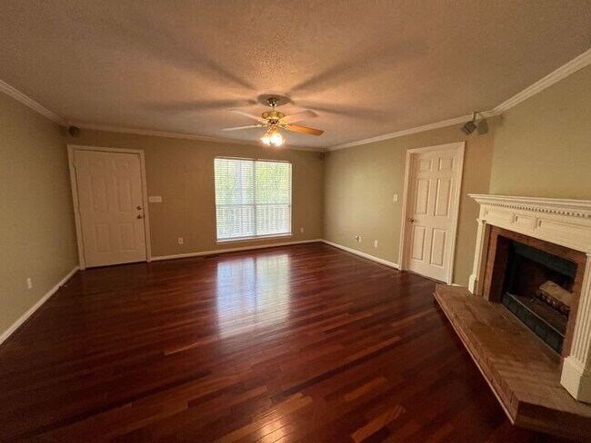 Foto del edificio - 6606 Memory Ln