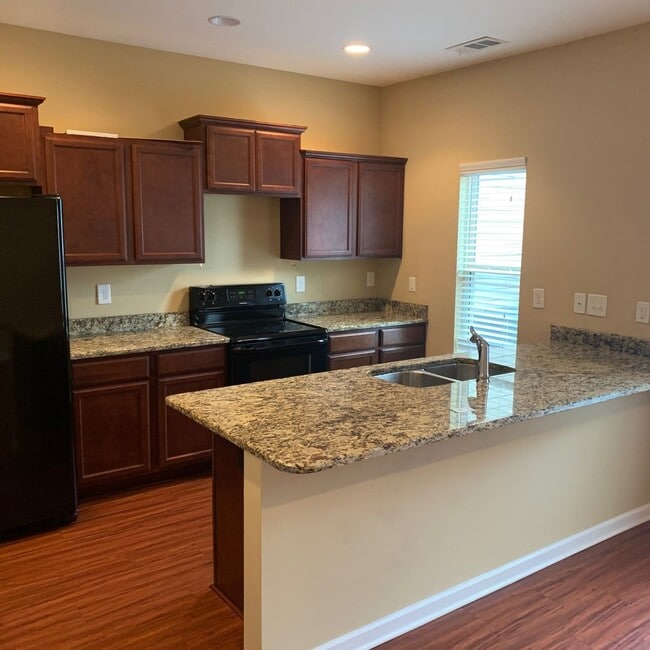 Foto del edificio - Townhome Condo