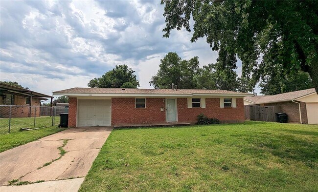 Foto del edificio - 1404 Heather Ln