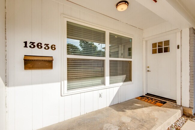 Building Photo - 13636 Littlecrest Dr