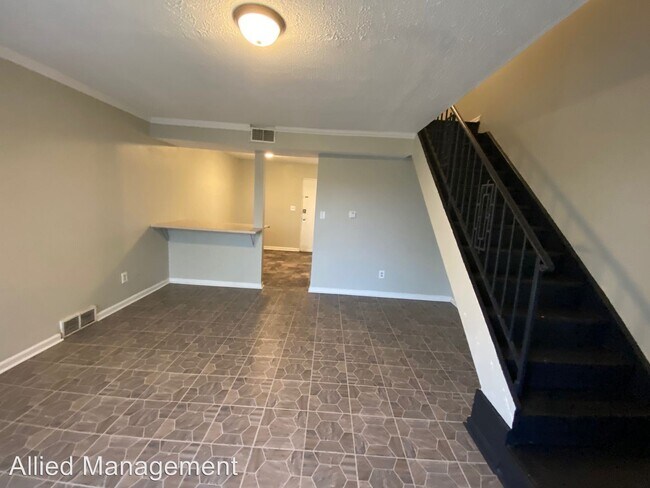 Building Photo - 2016 Cambridge Dr